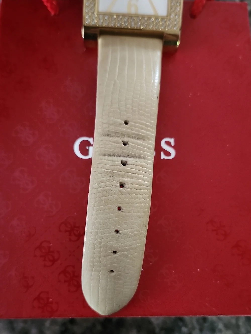 Guess sophisticated rectangular